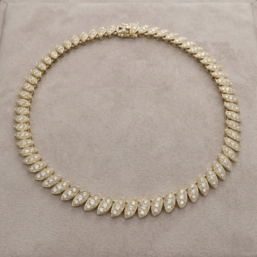Captivating Leaf Necklace - Image 2