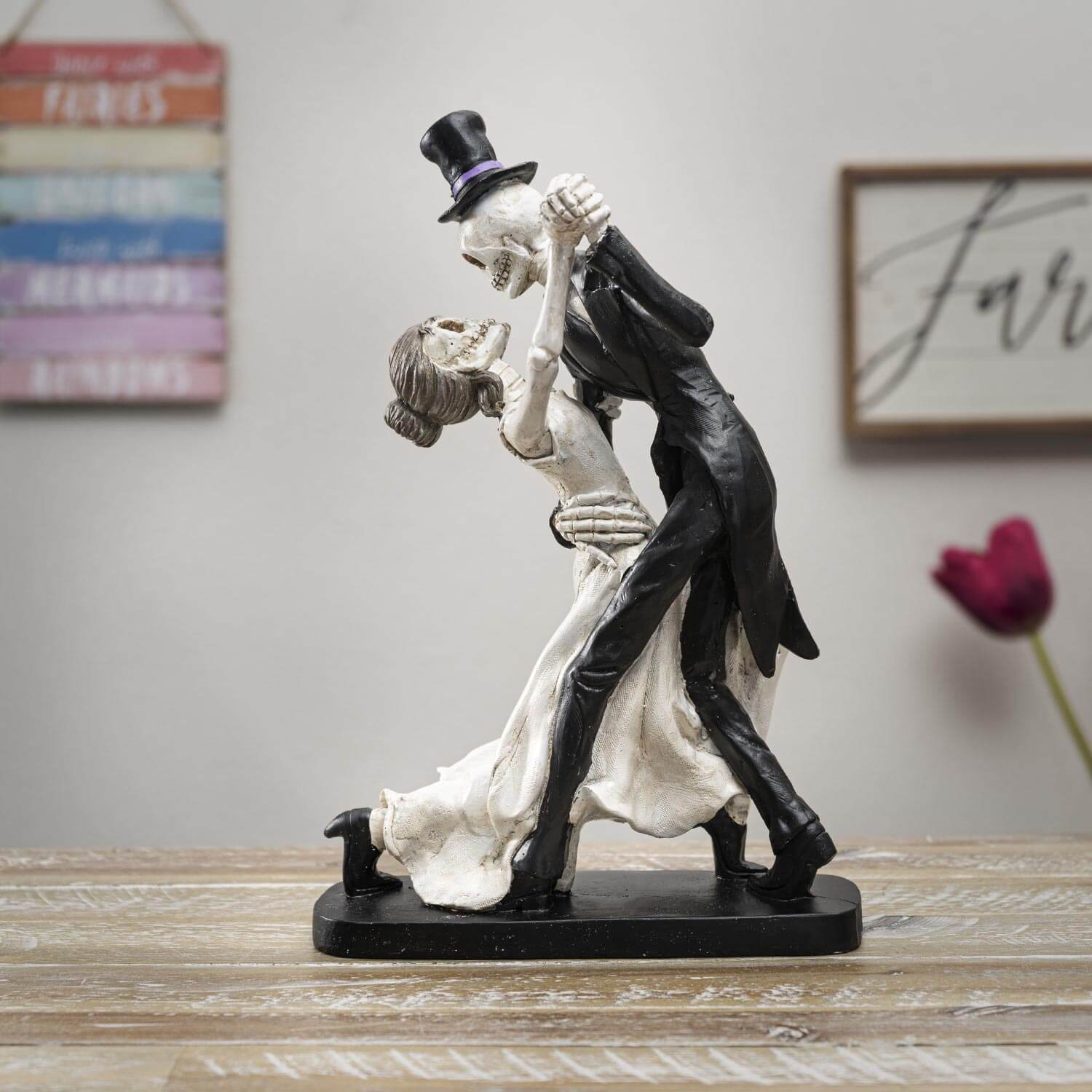 The 'Eternal Lovers' Statue - Image 3