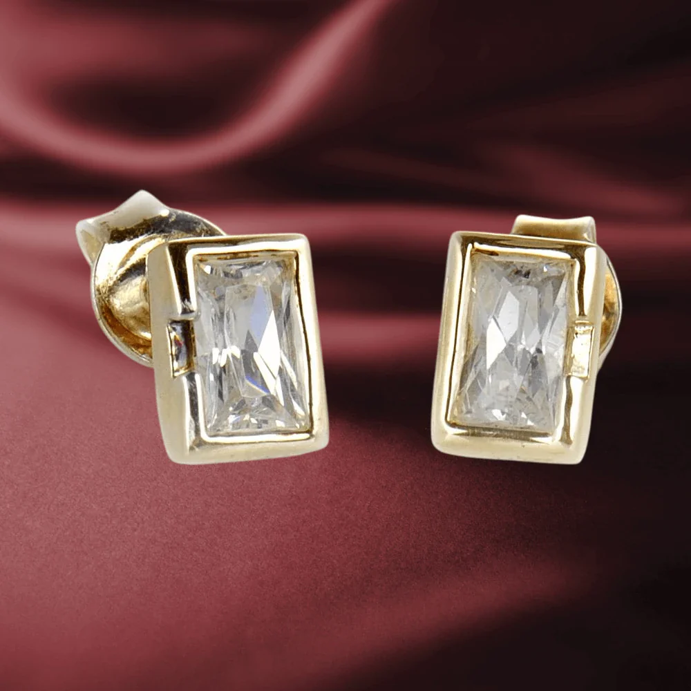 Peridot Baguette Clear Earrings - Image 2